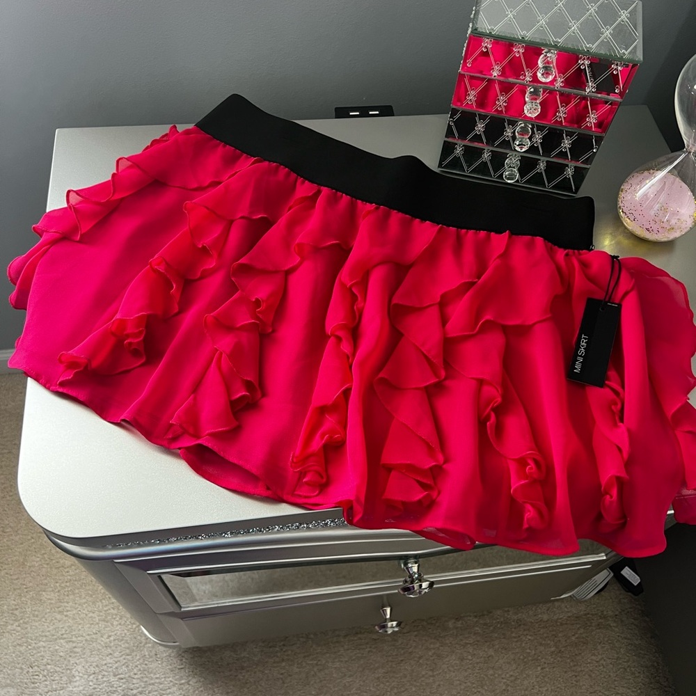 NEW w/Tags - EXPRESS Vibrant Pink Ruffled Skirt (L)